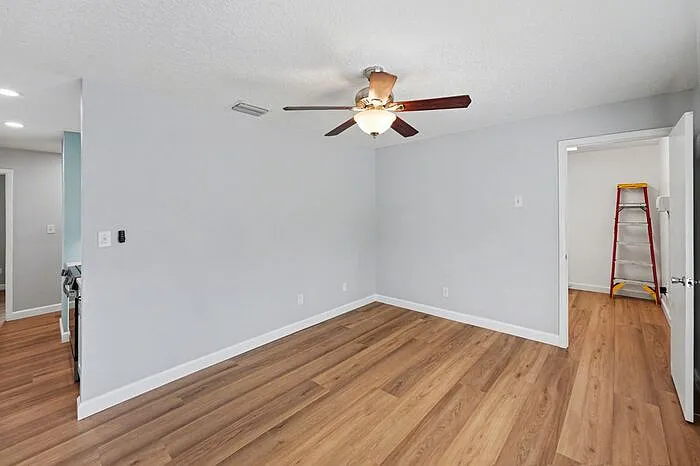 9605 N Edison Ave — Photo 4