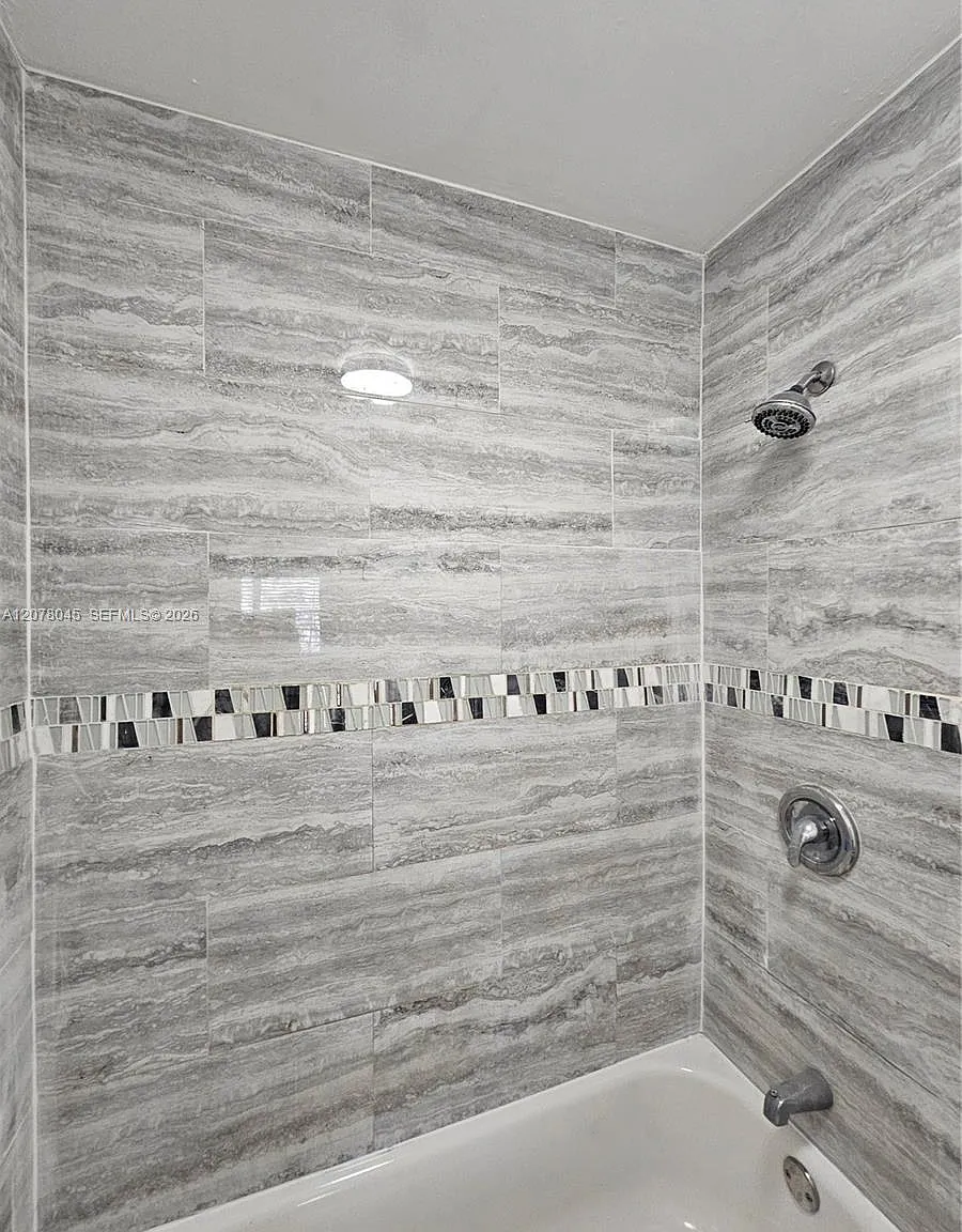 Lago Grande Condo Three B — Photo 3