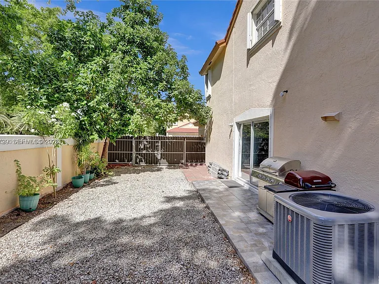 15184 SW 110th St #STUDIO — Photo 9