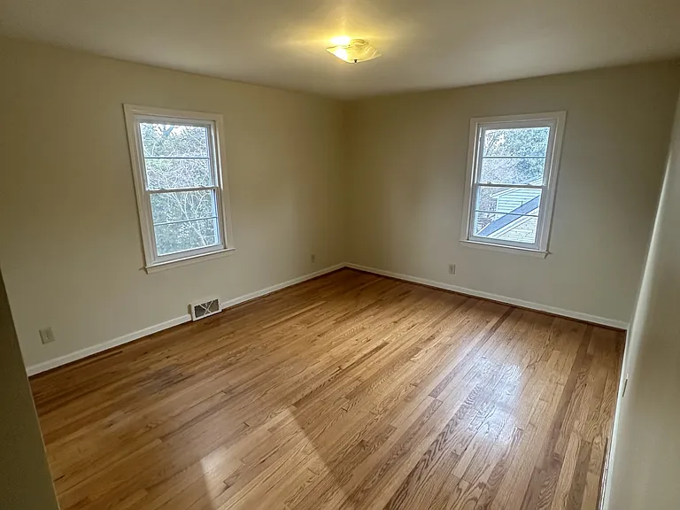 141 Dublin Ct — Photo 8