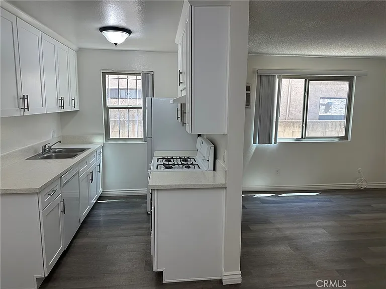 7055 Etiwanda Ave #102 — Photo 8