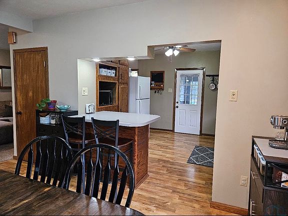 5th image of 506 Main St