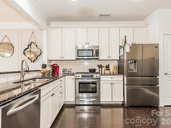 3rd image of 10426 Blairbeth St