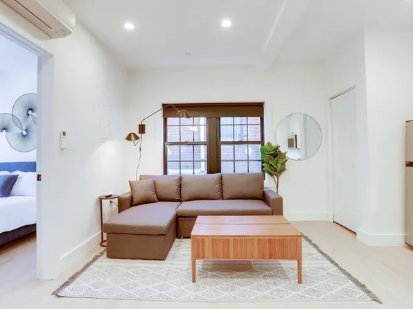 712 G St SE #203, Washington, DC 20003