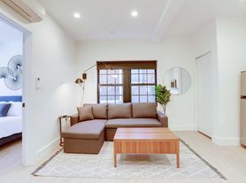 712 G St SE, Washington, DC