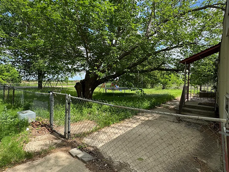 150 Hcr 2421 E — Photo 16