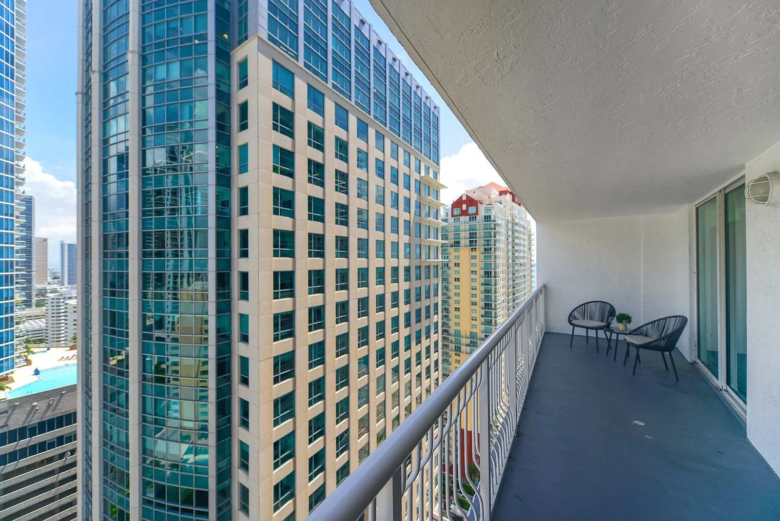 1 bed, 1.0 bath, 818 sqft, $3,090 — Photo 4