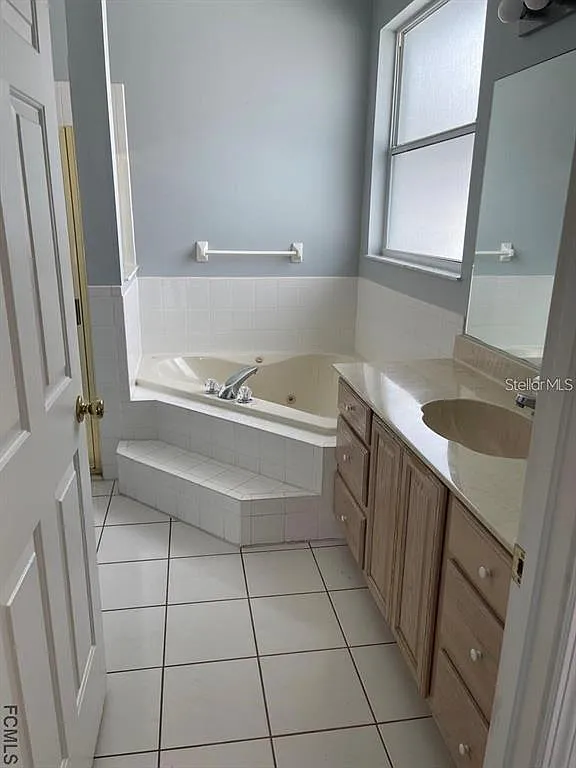 3 bed, 2.0 bath, 1637 sqft, $2,100 — Photo 4