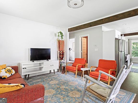 3rd image of 2280 Larchwood Rd SW