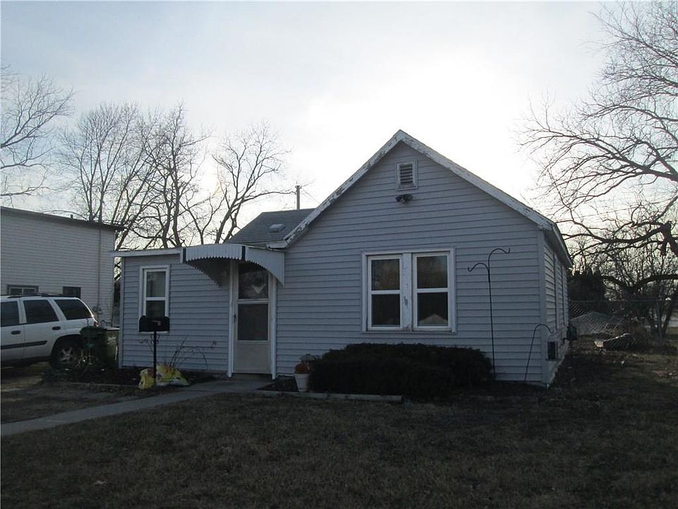 2nd image of 2127 Marshall St