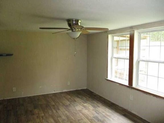 4th image of 472 Lavender St