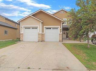 804 40th St E, Williston, ND 58801