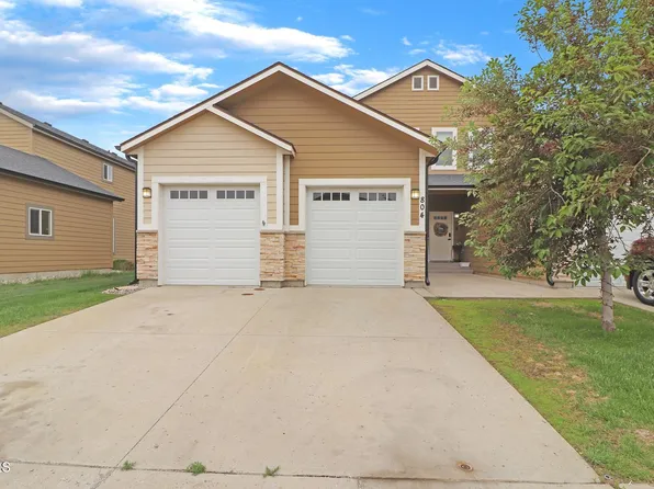 804 40th St E, Williston, ND 58801