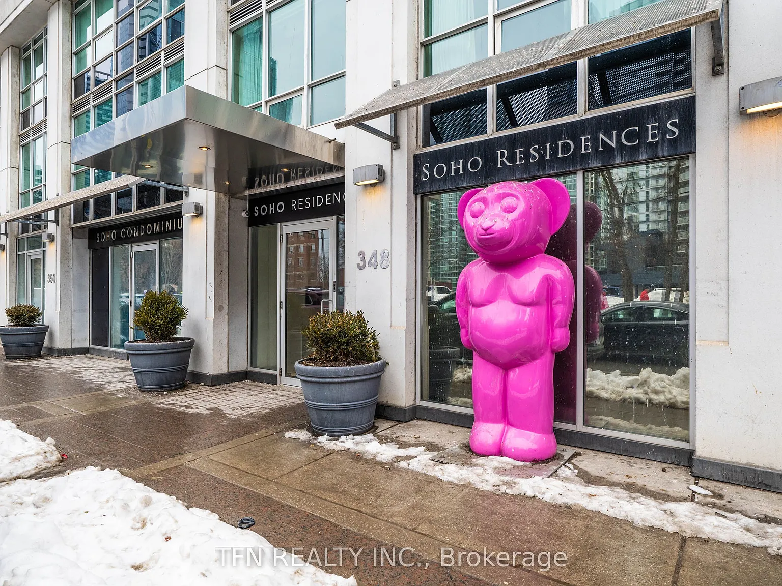 Soho Metropolitan Condos — Photo 3