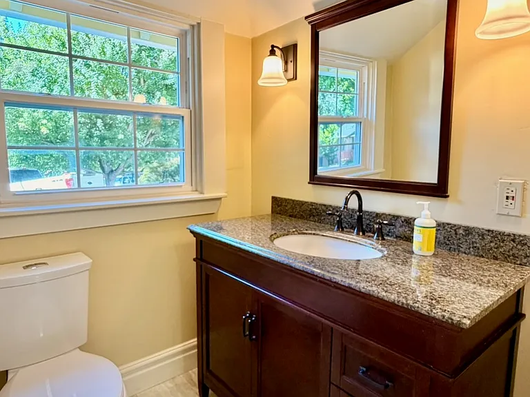 522 Sacramento St — Photo 24