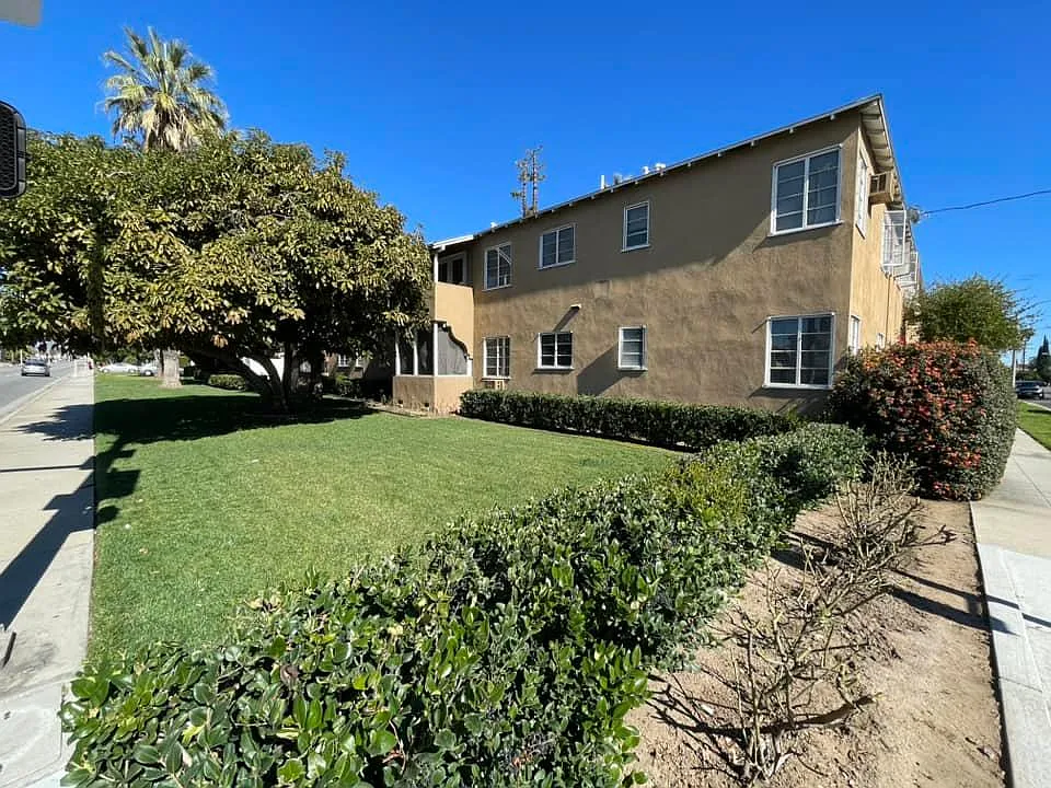915 W Shorb St — Photo 2