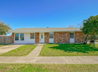 2401 Bobolink Dr, Saint Bernard, LA 70085