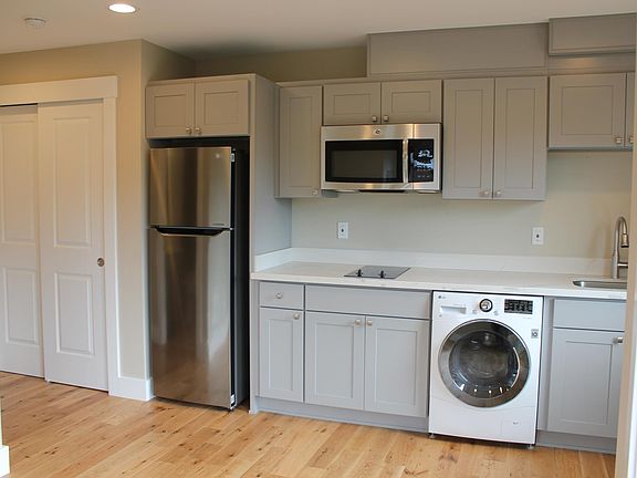 3rd image of 735 10th Ave E Unit 301
