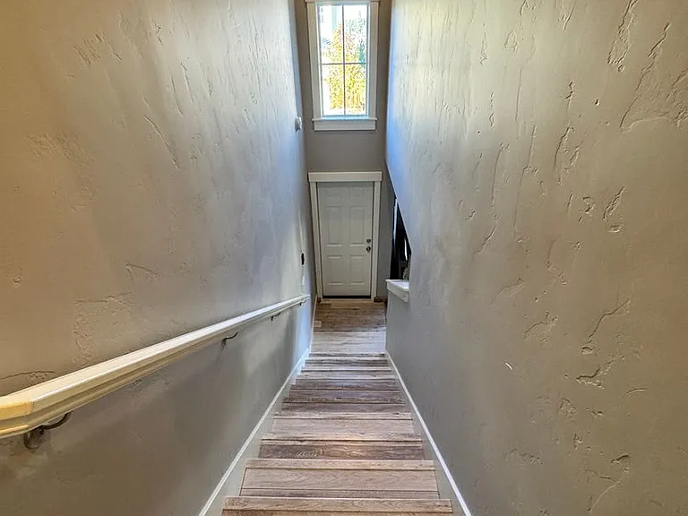 2740 Ordway Ave — Photo 67