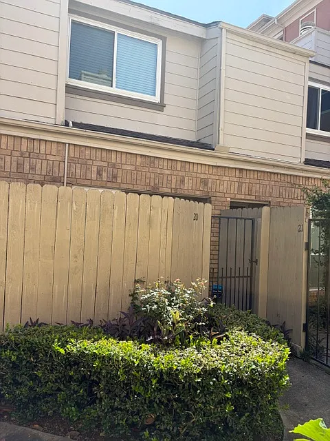 2 bed, 1016 sqft, $1,900 — Photo 2