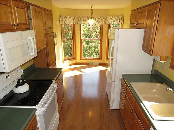 3rd image of 1391 Peachtree Ln