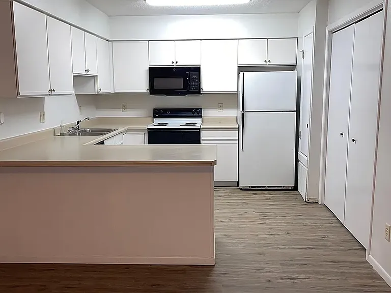 36 Westside Dr — Photo 5