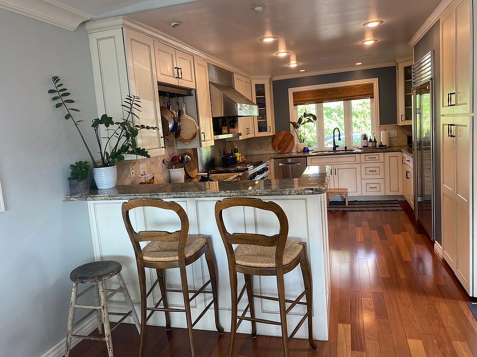1st image of 2301 Valley Dr