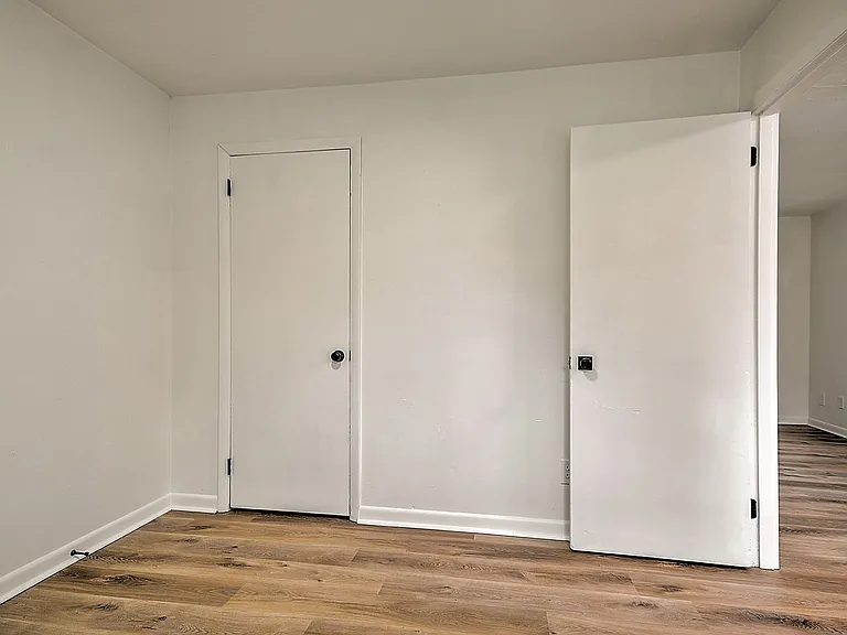 718 W G St — Photo 30