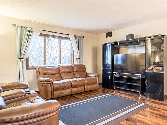 3rd image of 3831 Chamberlain Dr