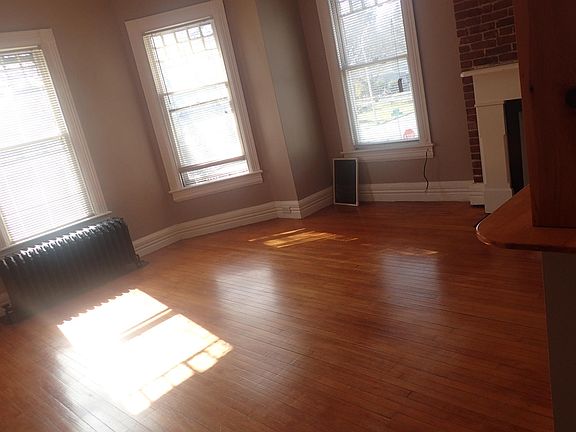 3rd image of 453 Glen St #5