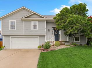 3208 SW Damon Ln, Lees Summit, MO 64082