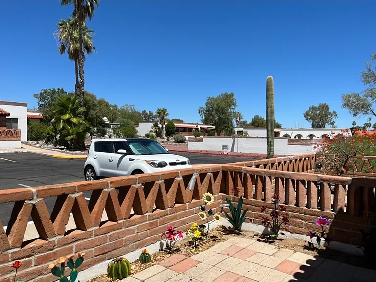 349 S Paseo Madera #B — Photo 8