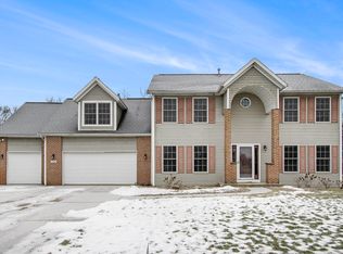 911 Maple Meadows Ave, Vicksburg, MI 49097