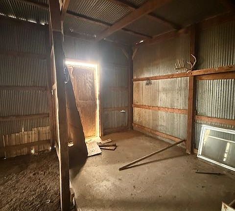 3rd image of 1070 J Rd