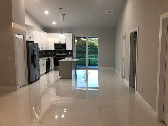 5th image of 2009 SE Buttonwood Drive
