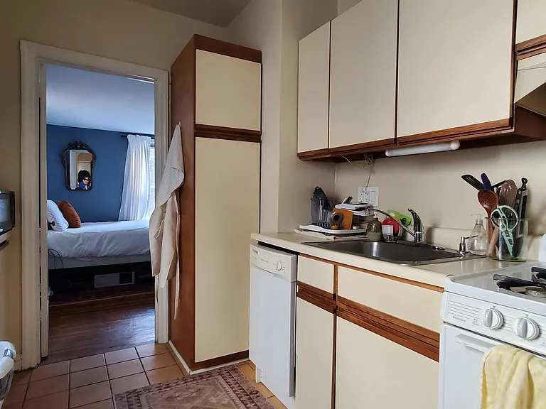 1904 Pine St #2R — Photo 6