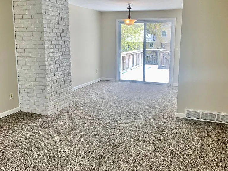 8038 Evesborough Dr — Photo 21