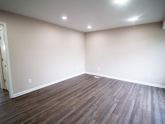 3rd image of 3714 Whittier Ave