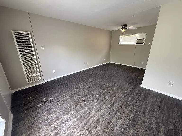 2086 Hubert Ave #5 — Photo 8