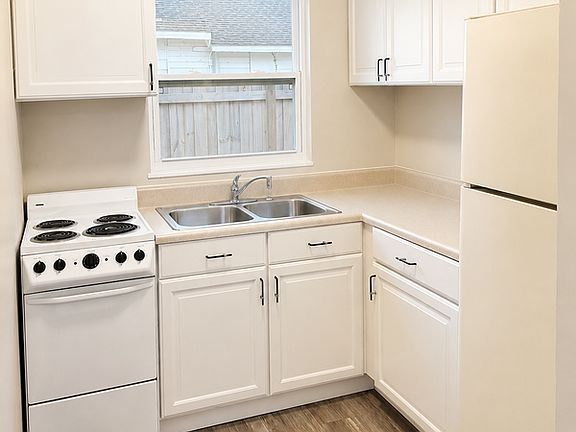 3rd image of 310 Walnut St APT A