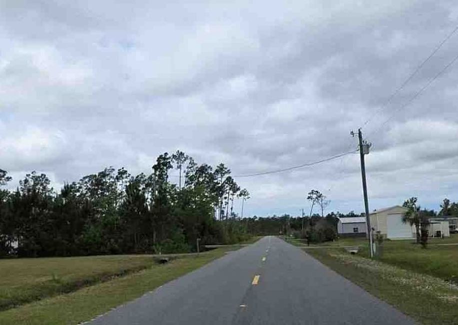 Exterior Neighborhood (street photo)