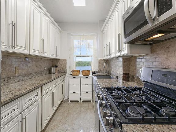 4th image of 120 Cabrini Blvd APT 31