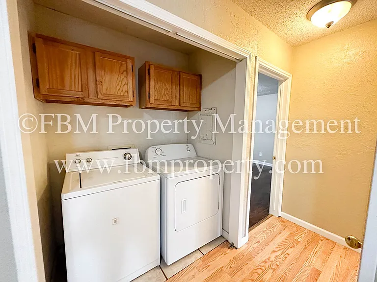 2612 W Sycamore Ave #4 — Photo 4