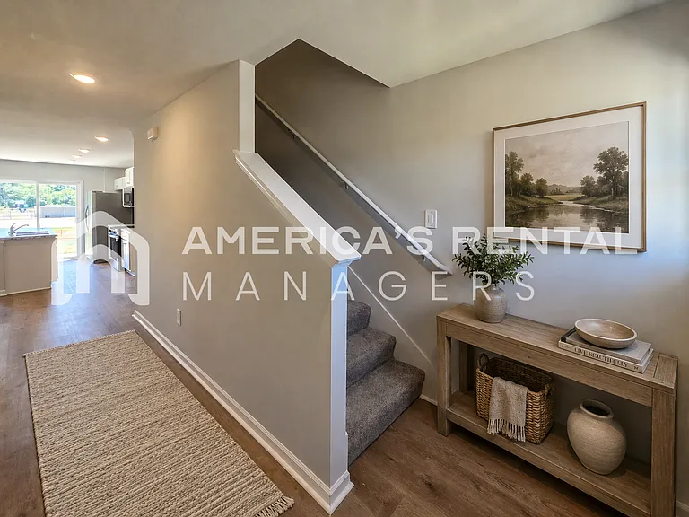 4111 Hudson Ct — Photo 6