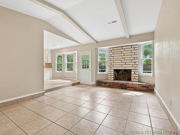 5th image of 1661 S Poplar Ave