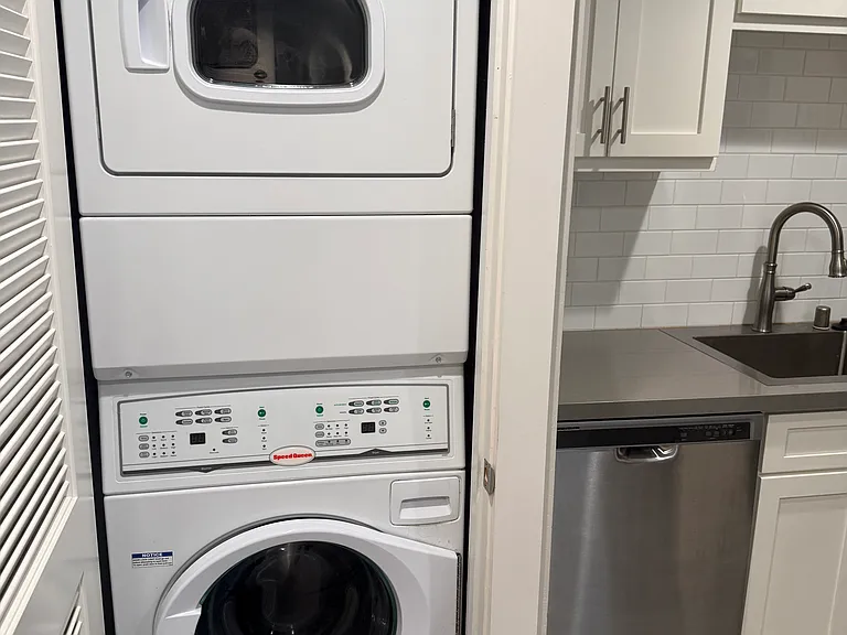 101 Lafayette Cir #17 — Photo 8