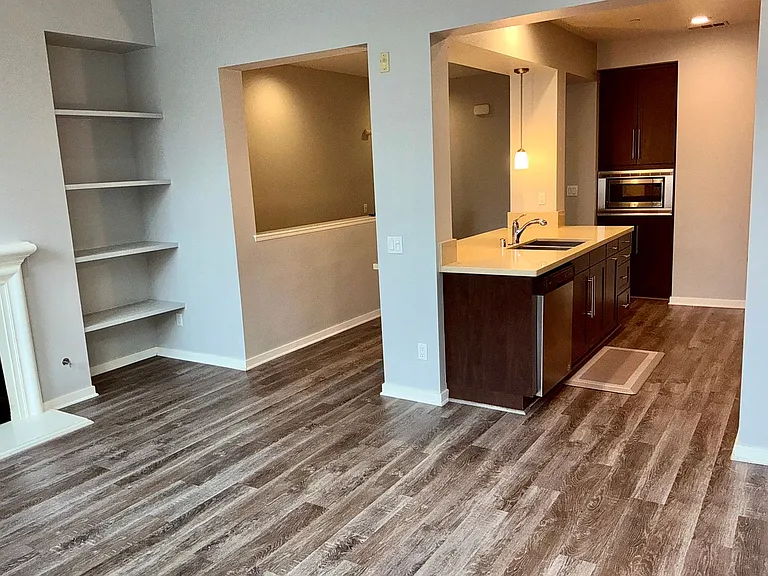 537 W Maple Ave — Photo 4