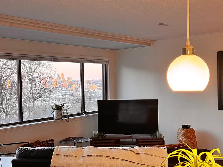 2500 Warsaw Ave #6 — Photo 6