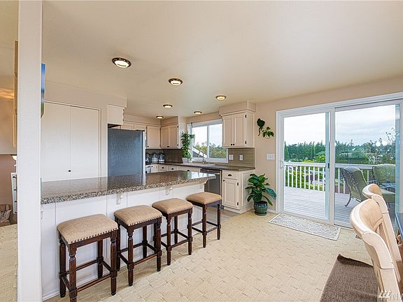 4th image of 1150 SW Harbor Vista Cir