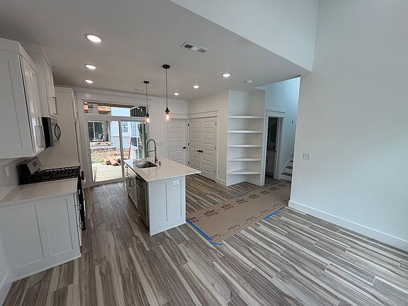 2nd image of 916 N Sang Ave #B